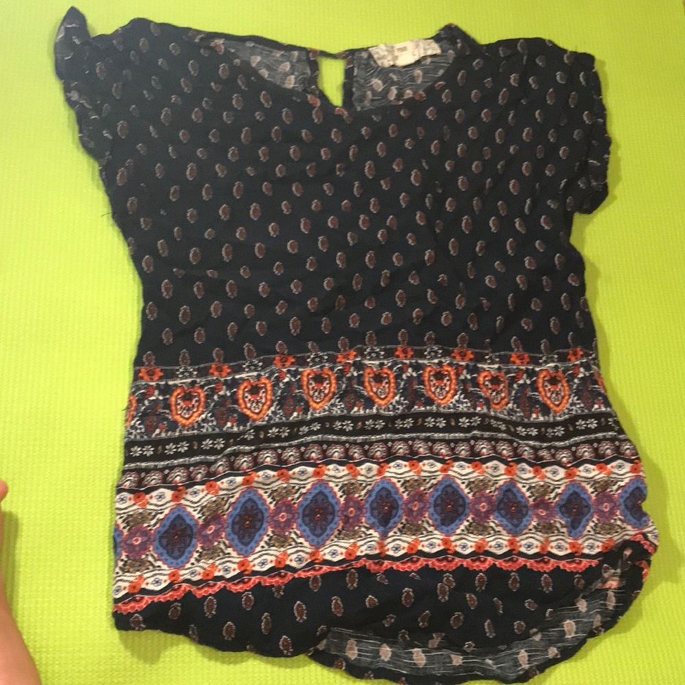 Blue t shirt with patterns